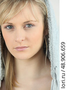 beautiful teenage blonde wearing hoodie. Стоковое фото, агентство Ingram Publishing / Фотобанк Лори