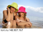 Women swimming together. Стоковое фото, агентство Ingram Publishing / Фотобанк Лори