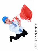 Man using a traffic cone. Стоковое фото, агентство Ingram Publishing / Фотобанк Лори