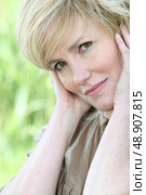 Woman with hands on face. Стоковое фото, агентство Ingram Publishing / Фотобанк Лори