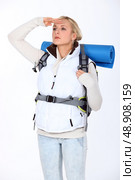 blond woman with camping backpack. Стоковое фото, агентство Ingram Publishing / Фотобанк Лори