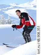 Man skiing. Стоковое фото, агентство Ingram Publishing / Фотобанк Лори