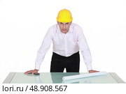 Architect leaning. Стоковое фото, агентство Ingram Publishing / Фотобанк Лори