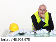 Bored architect daydreaming. Стоковое фото, агентство Ingram Publishing / Фотобанк Лори