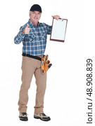 Site inspector giving the thumbs-up. Стоковое фото, агентство Ingram Publishing / Фотобанк Лори