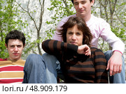 Moody teenagers posing with their father. Стоковое фото, агентство Ingram Publishing / Фотобанк Лори