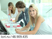Three friends revising together. Стоковое фото, агентство Ingram Publishing / Фотобанк Лори