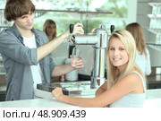 Young woman getting admiring glances from the barman as she waits for a draft beer. Стоковое фото, агентство Ingram Publishing / Фотобанк Лори