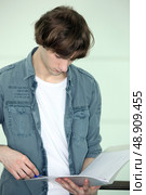 Teenager revising. Стоковое фото, агентство Ingram Publishing / Фотобанк Лори