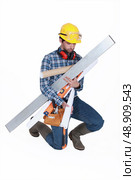 Worker with his hands full. Стоковое фото, агентство Ingram Publishing / Фотобанк Лори