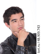 Young man posing in a leather biker jacket. Стоковое фото, агентство Ingram Publishing / Фотобанк Лори