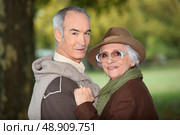 seniors outdoors. Стоковое фото, агентство Ingram Publishing / Фотобанк Лори