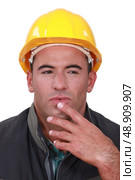 Portrait of a doubting tradesman. Стоковое фото, агентство Ingram Publishing / Фотобанк Лори