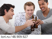 Three friends getting drunk together. Стоковое фото, агентство Ingram Publishing / Фотобанк Лори