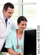 Doctor with his assistant. Стоковое фото, агентство Ingram Publishing / Фотобанк Лори