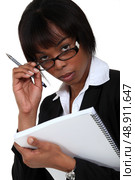 Businesswoman peering over her glasses. Стоковое фото, агентство Ingram Publishing / Фотобанк Лори