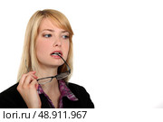Attractive woman chewing on her glasses. Стоковое фото, агентство Ingram Publishing / Фотобанк Лори
