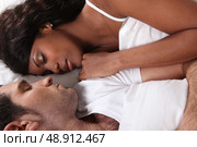 Couple asleep in bed. Стоковое фото, агентство Ingram Publishing / Фотобанк Лори