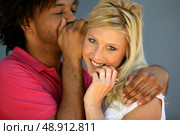 Couple sharing a secret. Стоковое фото, агентство Ingram Publishing / Фотобанк Лори