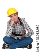 A grumbling tradeswoman. Стоковое фото, агентство Ingram Publishing / Фотобанк Лори