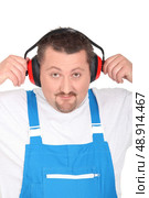 Working man with earmuffs. Стоковое фото, агентство Ingram Publishing / Фотобанк Лори