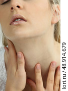 Woman touching her neck. Стоковое фото, агентство Ingram Publishing / Фотобанк Лори