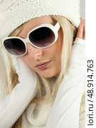 blonde heiress wearing glasses. Стоковое фото, агентство Ingram Publishing / Фотобанк Лори