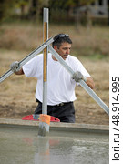 Man preparing building foundations. Стоковое фото, агентство Ingram Publishing / Фотобанк Лори