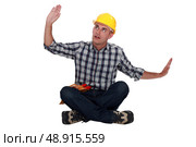 Workers sitting with arms outstretched. Стоковое фото, агентство Ingram Publishing / Фотобанк Лори