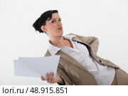 Secretary holding paperwork. Стоковое фото, агентство Ingram Publishing / Фотобанк Лори