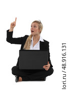 Woman with laptop having idea. Стоковое фото, агентство Ingram Publishing / Фотобанк Лори