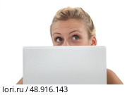 Woman hiding behind laptop. Стоковое фото, агентство Ingram Publishing / Фотобанк Лори