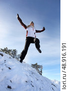 Woman jumping in the snow. Стоковое фото, агентство Ingram Publishing / Фотобанк Лори