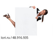 woman hiding behind blank board. Стоковое фото, агентство Ingram Publishing / Фотобанк Лори