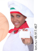 cook showing card. Стоковое фото, агентство Ingram Publishing / Фотобанк Лори