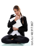 Woman protecting her laptop. Стоковое фото, агентство Ingram Publishing / Фотобанк Лори