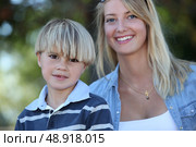 Portrait of a mother and child. Стоковое фото, агентство Ingram Publishing / Фотобанк Лори