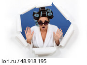 woman wearing sunglasses with hair curlers. Стоковое фото, агентство Ingram Publishing / Фотобанк Лори