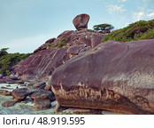 Hin Rue Bai landmark ,Similan Island , PhangNga Province Thailand. Стоковое фото, агентство Ingram Publishing / Фотобанк Лори