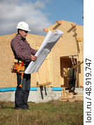 Architect with plan. Стоковое фото, агентство Ingram Publishing / Фотобанк Лори
