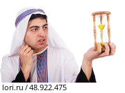 Arab man thinking about passage of time. Стоковое фото, агентство Ingram Publishing / Фотобанк Лори