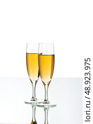 Two wine glasses on the reflective background. Стоковое фото, агентство Ingram Publishing / Фотобанк Лори
