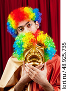 Actor with maks in a funny theater concept. Стоковое фото, агентство Ingram Publishing / Фотобанк Лори
