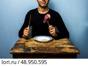 Man eating a raw heart. Стоковое фото, агентство Ingram Publishing / Фотобанк Лори