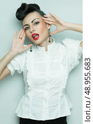 Closeup of emotional fashionable model shouts out. open mouth with red lips. Стоковое фото, агентство Ingram Publishing / Фотобанк Лори
