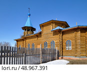 Старый деревянный храм в честь иконы Божией Матери «Всех скорбящих Радость». Село Упорово. Тюменская область (2019 год). Стоковое фото, фотограф Александр Тараканов / Фотобанк Лори