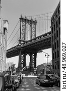 Manhattan Bridge at Brooklyn street New York city US. Стоковое фото, агентство Ingram Publishing / Фотобанк Лори