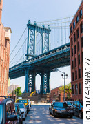 Manhattan Bridge at Brooklyn street New York city US. Стоковое фото, агентство Ingram Publishing / Фотобанк Лори