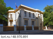 Особняк А. Ф. Беляева, резиденция посла Южной Кореи в РФ на улице Спиридоновка, Москва. Солнечный летний день. Стоковое фото, фотограф Александр Кузнецов / Фотобанк Лори
