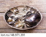 Vintage silverware on wooden background. Стоковое фото, агентство Ingram Publishing / Фотобанк Лори